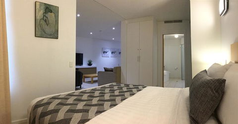 Wallaroo Marina Waterfront Luxe Apartment - Darwin Holiday 12
