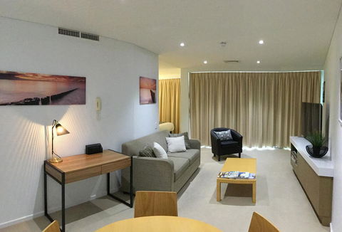 Wallaroo Marina Waterfront Luxe Apartment - Darwin Holiday 5