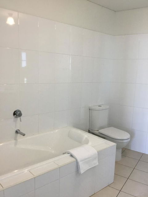 Wallaroo Marina Waterfront Luxe Apartment - Darwin Holiday 19