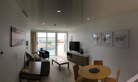 Wallaroo Marina Waterfront Luxe Apartment - Darwin Holiday 1