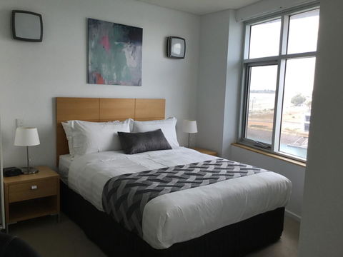 Wallaroo Marina Waterfront Luxe Apartment - Darwin Holiday 14