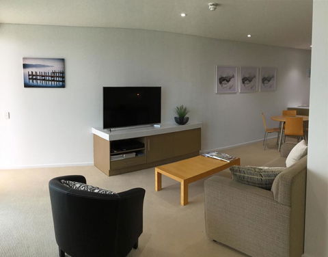 Wallaroo Marina Waterfront Luxe Apartment - Darwin Holiday 6