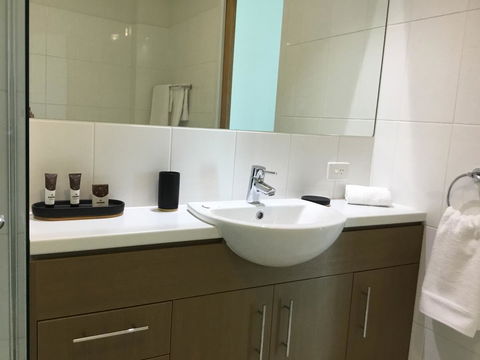 Wallaroo Marina Waterfront Luxe Apartment - Darwin Holiday 18