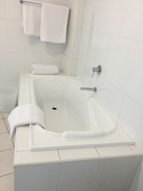 Wallaroo Marina Waterfront Luxe Apartment - Darwin Holiday 20