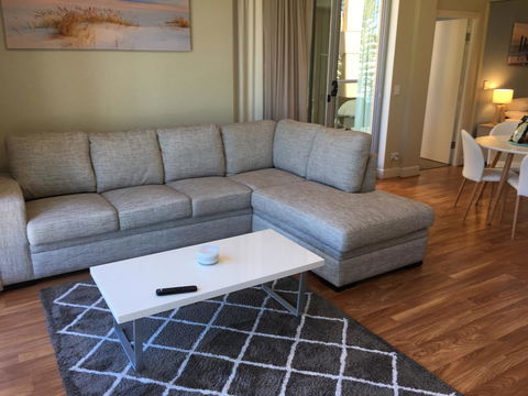 Beachside Luxury Apartments One & Two Bedroom In Beachfront Oaks Pier Building - Darwin Holiday 20