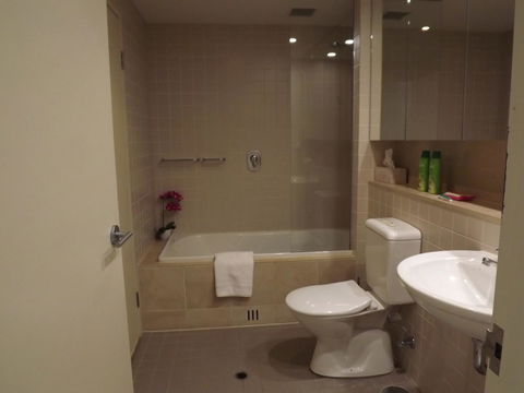 Beachside Luxury Apartments One & Two Bedroom In Beachfront Oaks Pier Building - Darwin Holiday 1