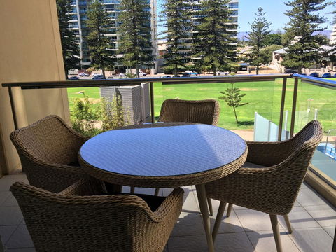 Beachside Luxury Apartments One & Two Bedroom In Beachfront Oaks Pier Building - Darwin Holiday 25
