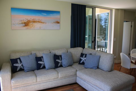 Beachside Luxury Apartments One & Two Bedroom In Beachfront Oaks Pier Building - Darwin Holiday 11