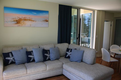 Beachside Luxury Apartments One & Two Bedroom In Beachfront Oaks Pier Building - Darwin Holiday 12