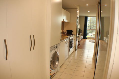 Beachside Luxury Apartments One & Two Bedroom In Beachfront Oaks Pier Building - Darwin Holiday 7