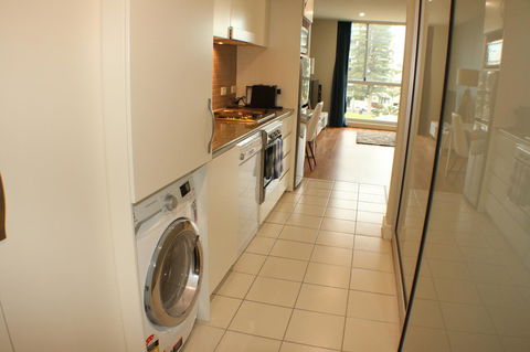 Beachside Luxury Apartments One & Two Bedroom In Beachfront Oaks Pier Building - Darwin Holiday 6