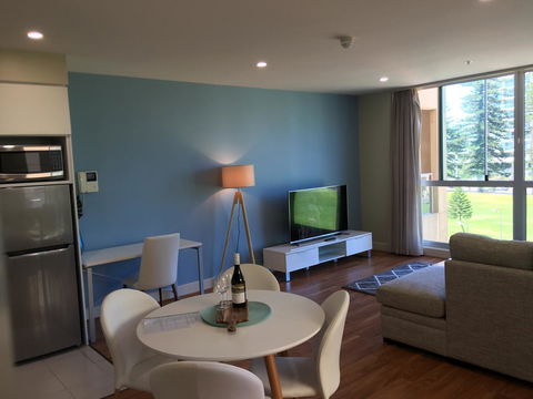 Beachside Luxury Apartments One & Two Bedroom In Beachfront Oaks Pier Building - Darwin Holiday 19