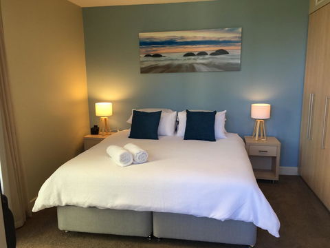 Beachside Luxury Apartments One & Two Bedroom In Beachfront Oaks Pier Building - Darwin Holiday 22