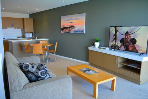 Wallaroo Marina Luxury Apartment - Darwin Holiday 9