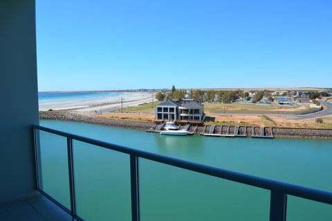 Wallaroo Marina Luxury Apartment - Darwin Holiday 6