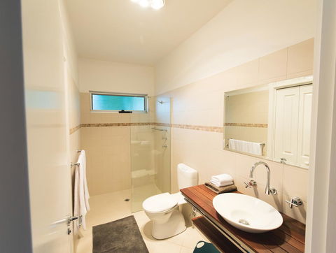 S T U D I O 22 Peaceful Retreat With Garden Views - Darwin Holiday 6