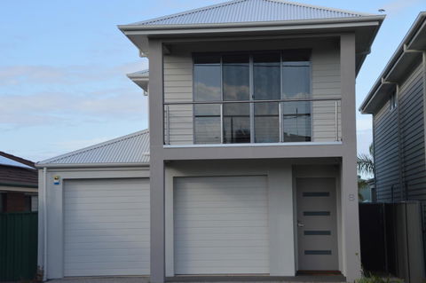Eastern Breeze - Darwin Holiday 5