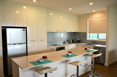 Eastern Breeze - Darwin Holiday 0