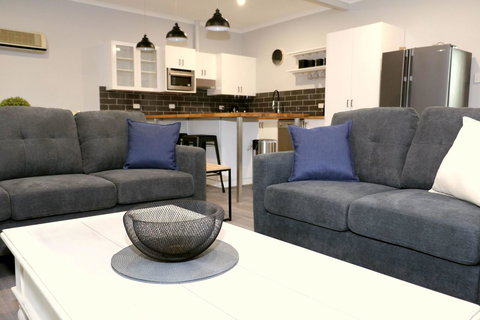 The Purple Door On Seaview - Darwin Holiday 8