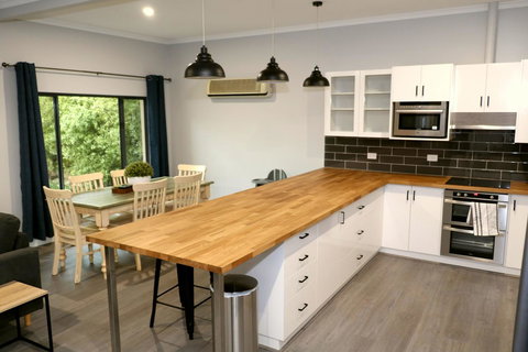 The Purple Door On Seaview - Darwin Holiday 2