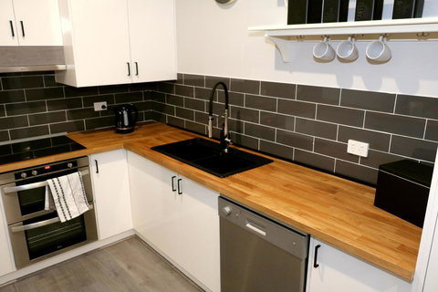 The Purple Door On Seaview - Darwin Holiday 3