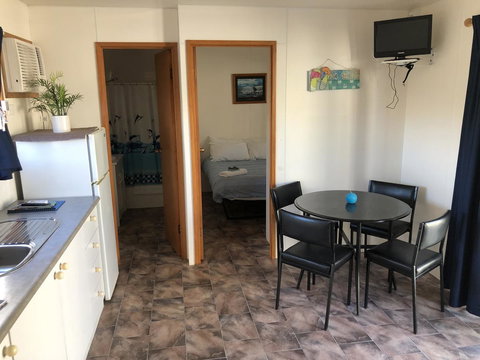 Rocks Retreat Cabin - Dolphin - Darwin Holiday 4