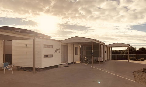 Rocks Retreat Cabin - Dolphin - Darwin Holiday 2