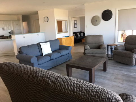 Emu Bay Holiday Homes - Darwin Holiday 30