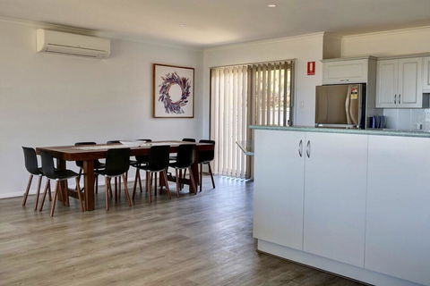 Emu Bay Holiday Homes - Darwin Holiday 17