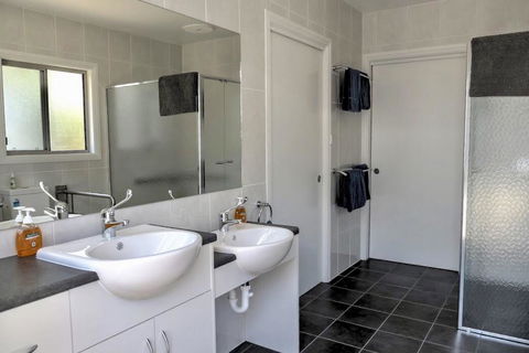 Emu Bay Holiday Homes - Darwin Holiday 14