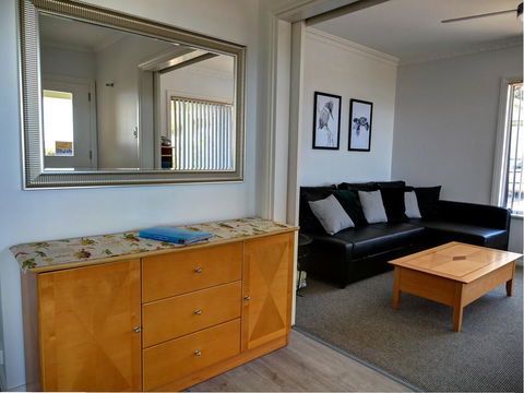 Emu Bay Holiday Homes - Darwin Holiday 24