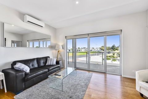Aloha Waterfront Properties - Darwin Holiday 26