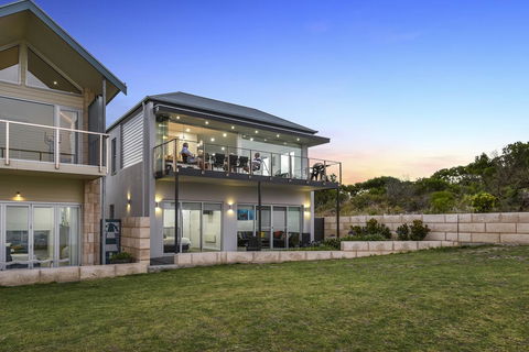 Aloha Waterfront Properties - Darwin Holiday 2