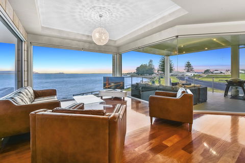 Aloha Waterfront Properties - Darwin Holiday 4