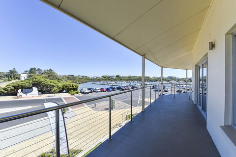 Aloha Waterfront Properties - Darwin Holiday 10