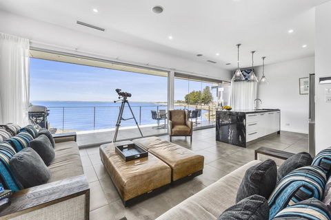 Aloha Waterfront Properties - Darwin Holiday 3