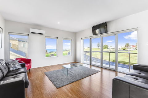 Aloha Waterfront Properties - Darwin Holiday 30