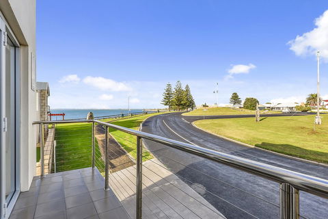 Aloha Waterfront Properties - Darwin Holiday 14