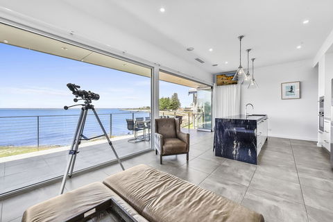 Aloha Waterfront Properties - Darwin Holiday 8