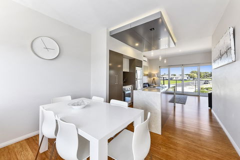 Aloha Waterfront Properties - Darwin Holiday 27