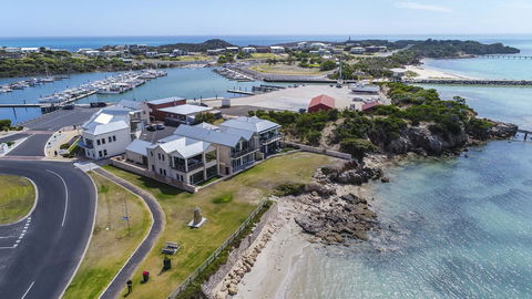 Aloha Waterfront Properties - Darwin Holiday 0