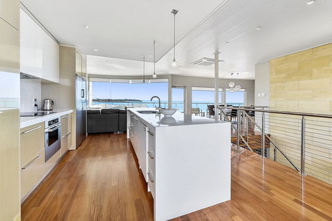 Aloha Waterfront Properties - Darwin Holiday 5