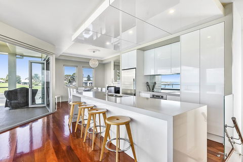 Aloha Waterfront Properties - Darwin Holiday 7