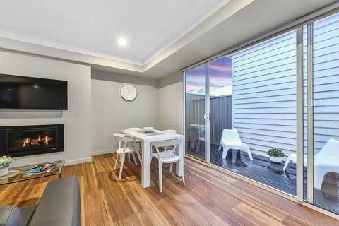 Aloha Central Luxury Apartments - Darwin Holiday 24