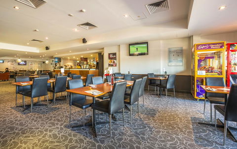 Nightcap At Rose & Crown Hotel - Darwin Holiday 22
