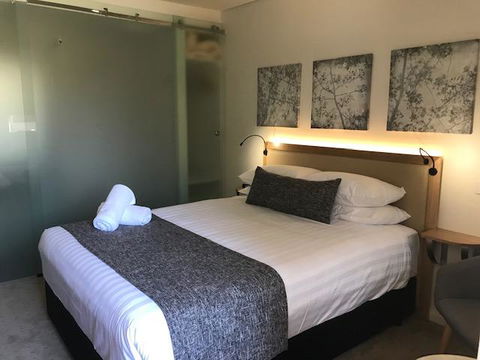 Astor Inn - Darwin Holiday 1