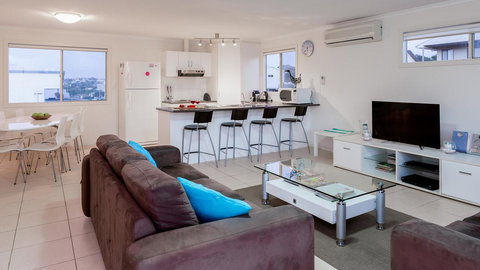 Rocks Beach House Victor Harbor - Darwin Holiday 2