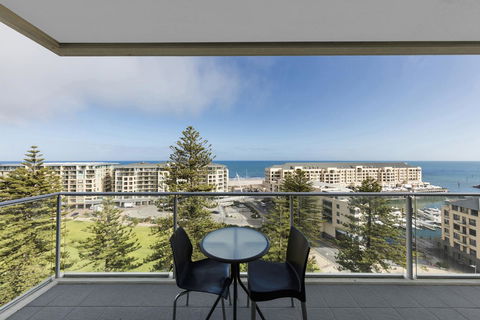 Oaks Glenelg Liberty Suites - Darwin Holiday 11