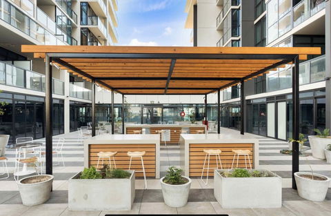 Resort Style Luxury City Apartment + Free Car Parking - Darwin Holiday 19