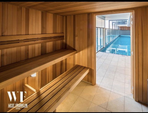 Resort Style Luxury City Apartment + Free Car Parking - Darwin Holiday 15